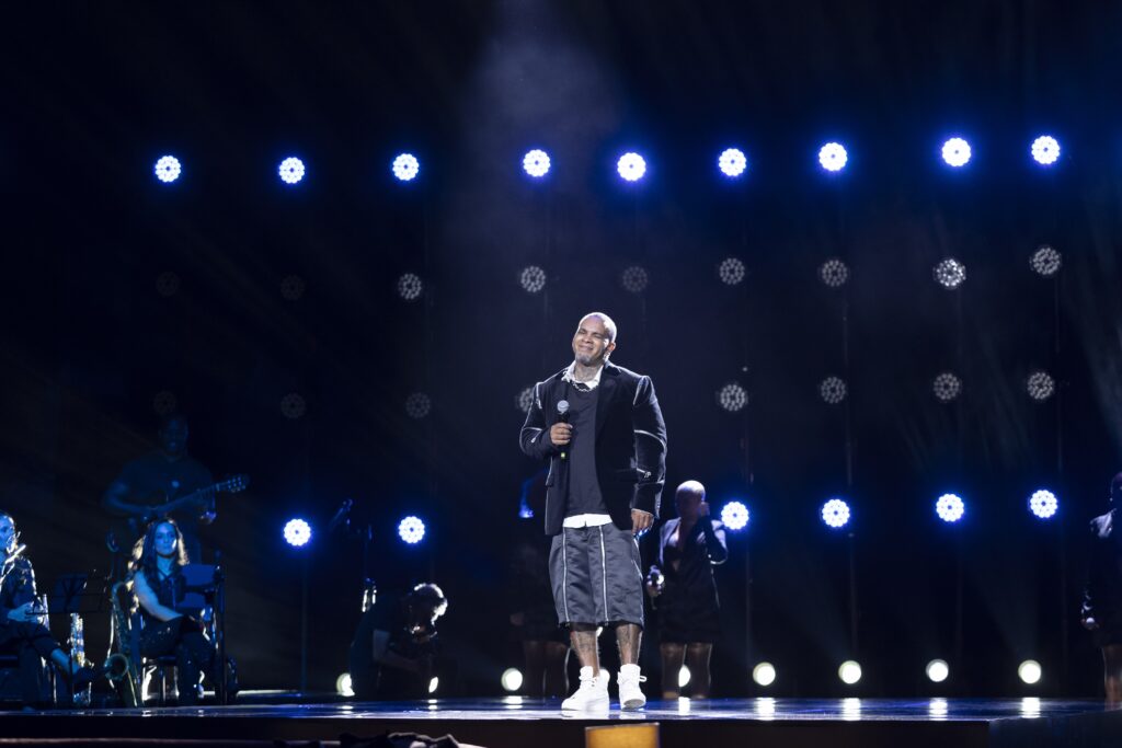 Rodriguinho lança medley acústico especial