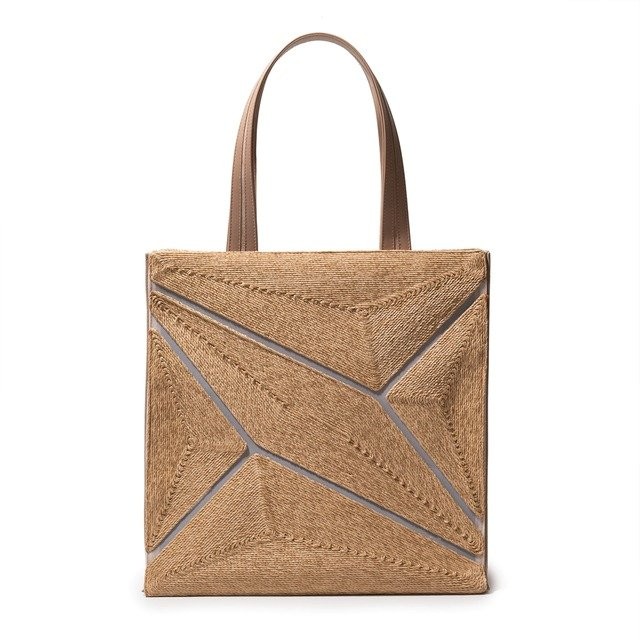 Juliana Paes wears Ryzí handbags in Netflix series “Os Donos do Jogo” 3 Juliana Paes wears Ryzí handbags in Netflix series “Os Donos do Jogo”