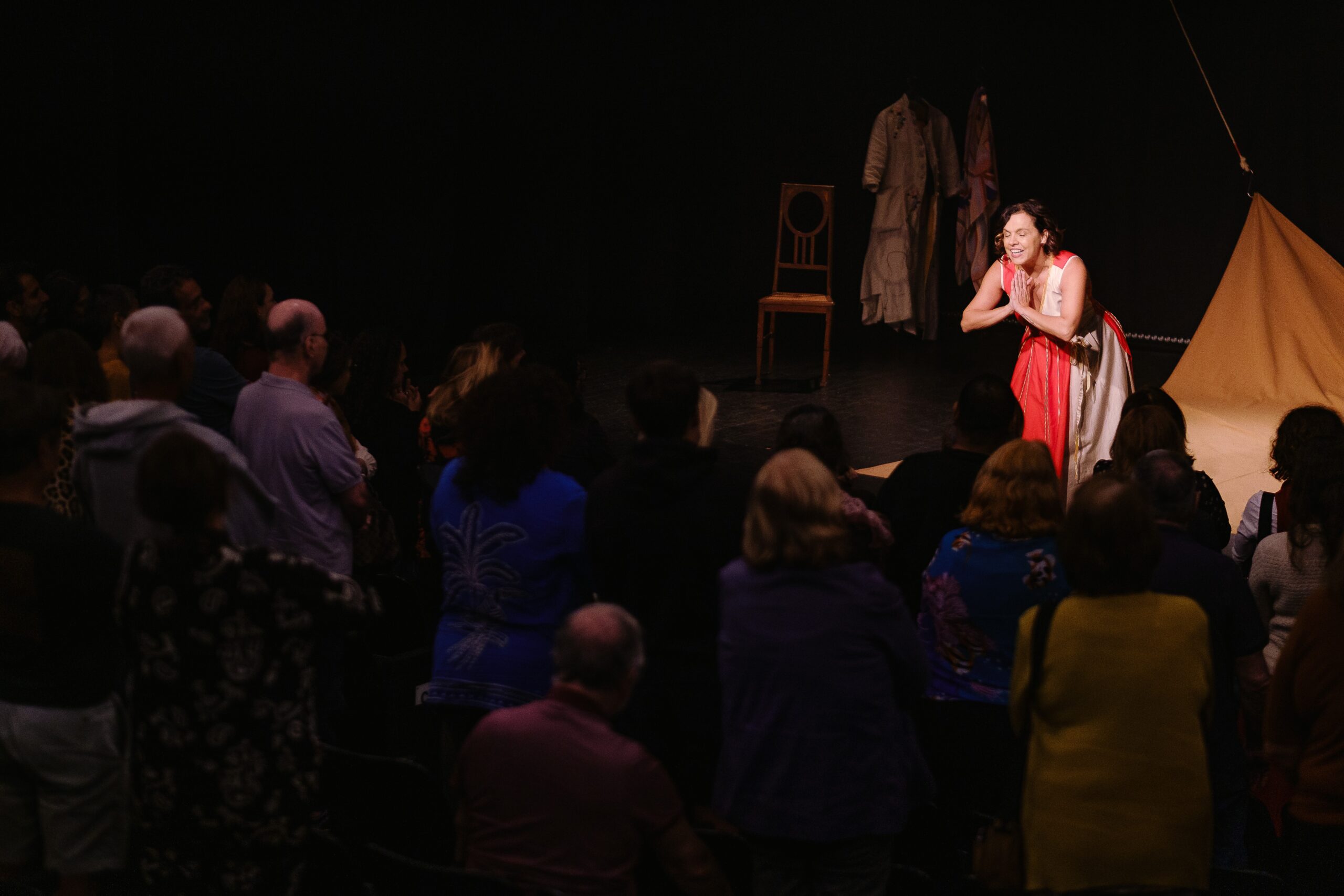 Teatro Bangu recebe tributo a Elton John e espetáculo