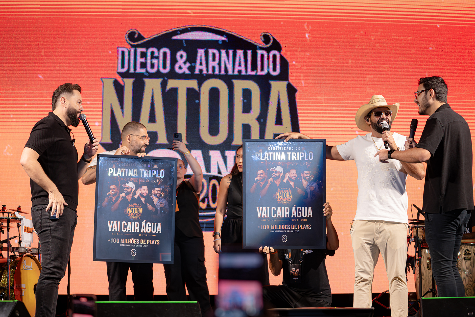 NATORA Festival estreia em Araçatuba e “Vai Cair Água” rende Platina Tripla