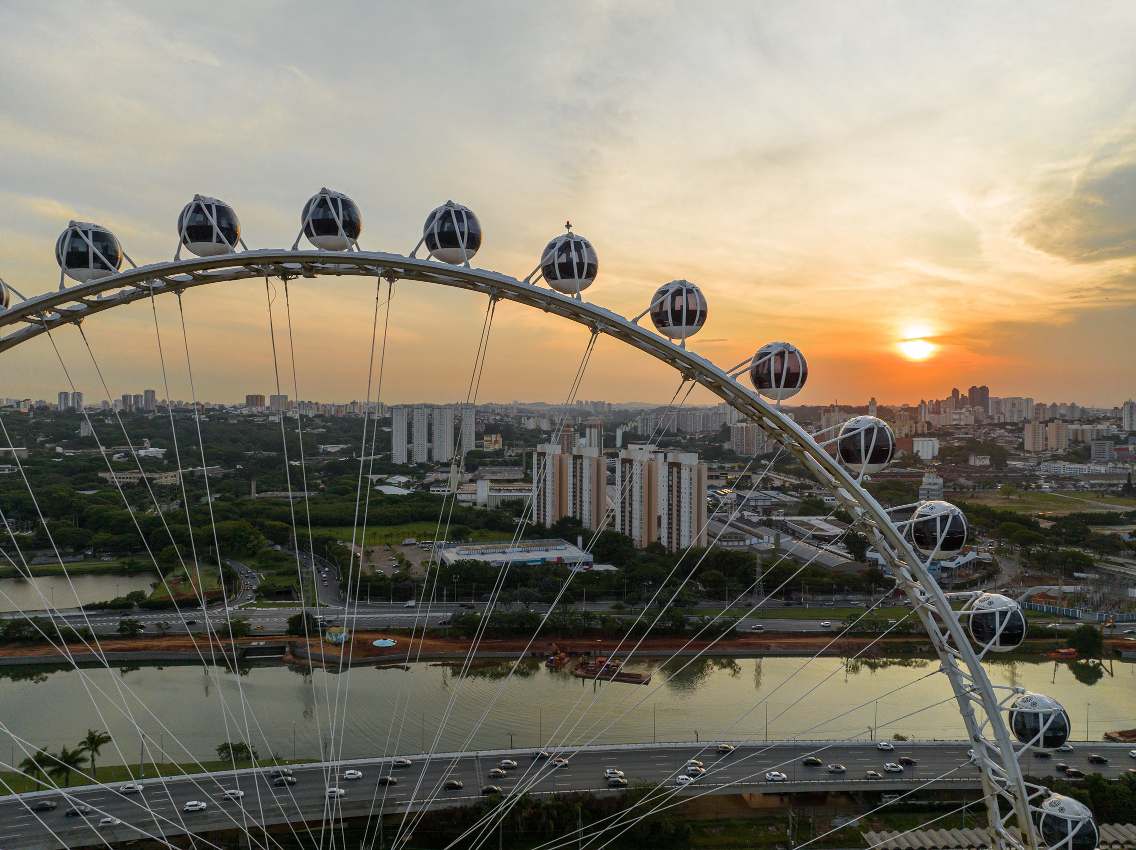 Roda Rico offers karaoke cabins for year-end happy hour