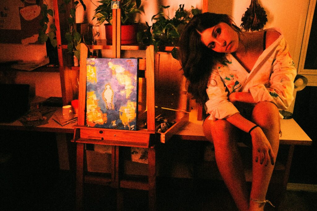 Luiza Aires releases introspective single “Mais uma vez”