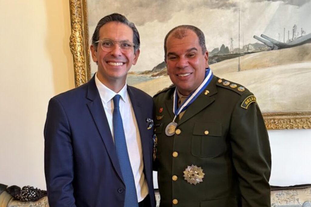 Fairmont Rio recebe Diploma e Medalha Mérito Cívico Militar