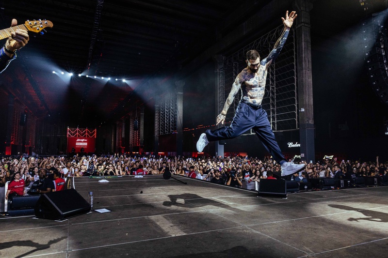 Maroon 5 estreia Bud Live no Brasil com show exclusivo