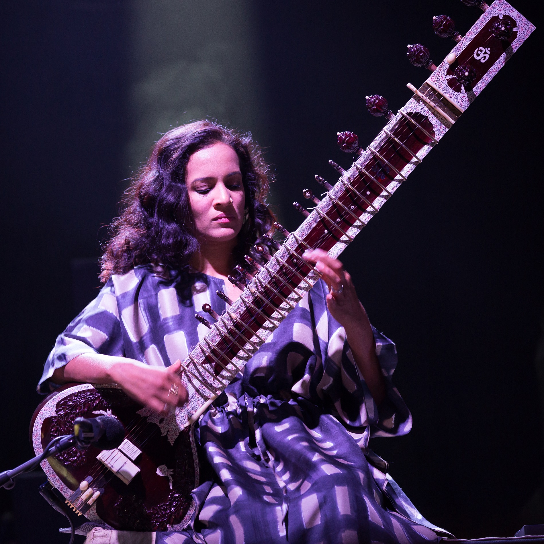 Anoushka Shankar anuncia primeira turnê no Brasil em março de 2026