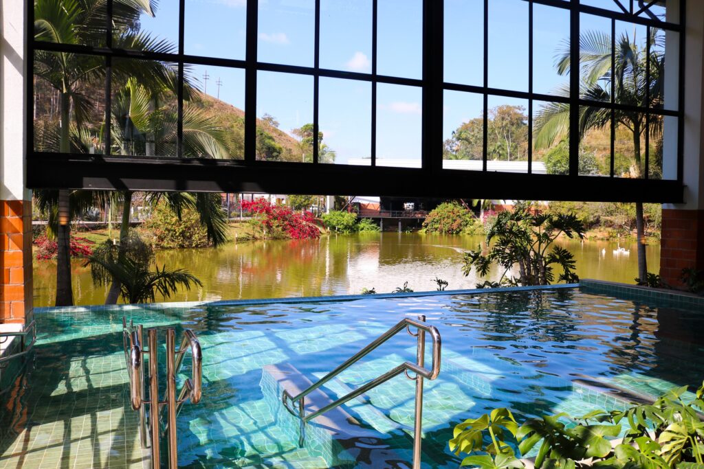 Hotéis Vilarejo promovem férias entre o mar e a serra