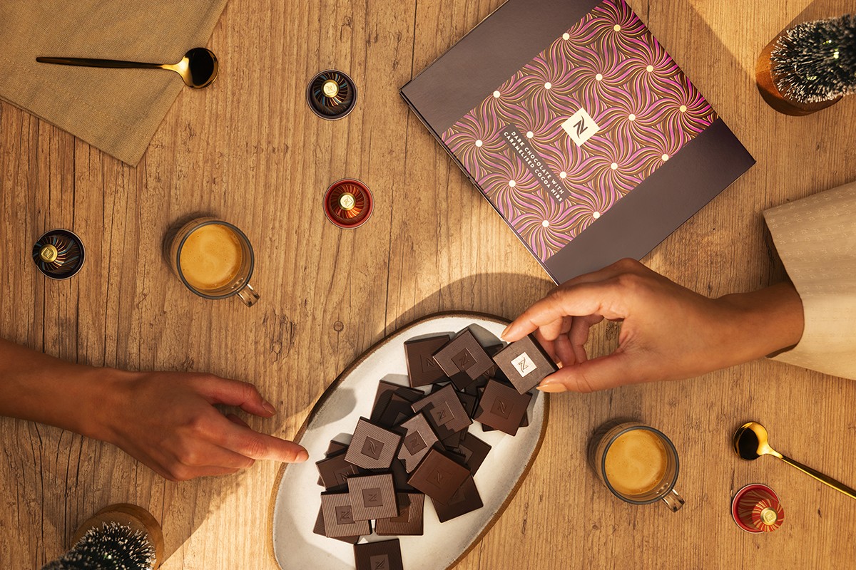 Nespresso presenta la colección Festive 2025 con regalos elegantes para Navidad