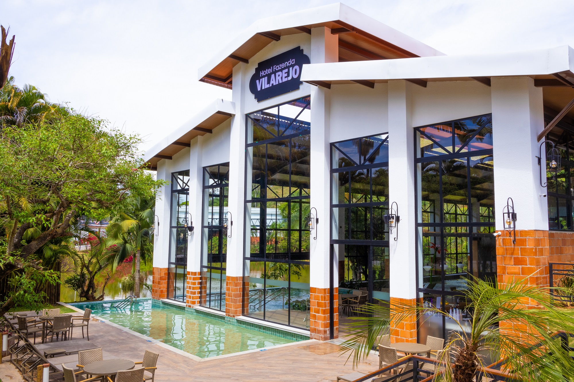 Hotéis Vilarejo promovem férias entre o mar e a serra