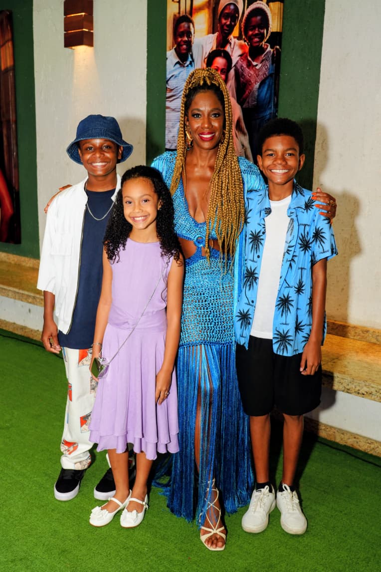 Maria Gal celebra 50 anos e filme sobre Carolina