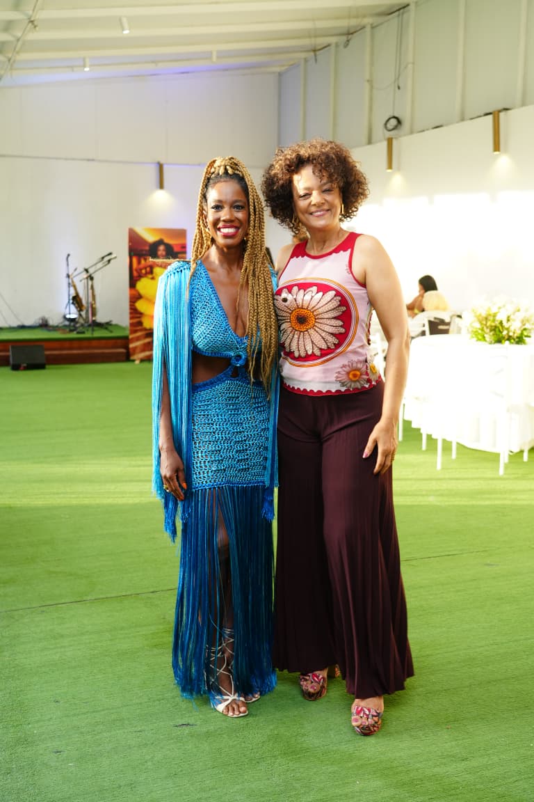 Maria Gal celebra 50 anos e filme sobre Carolina