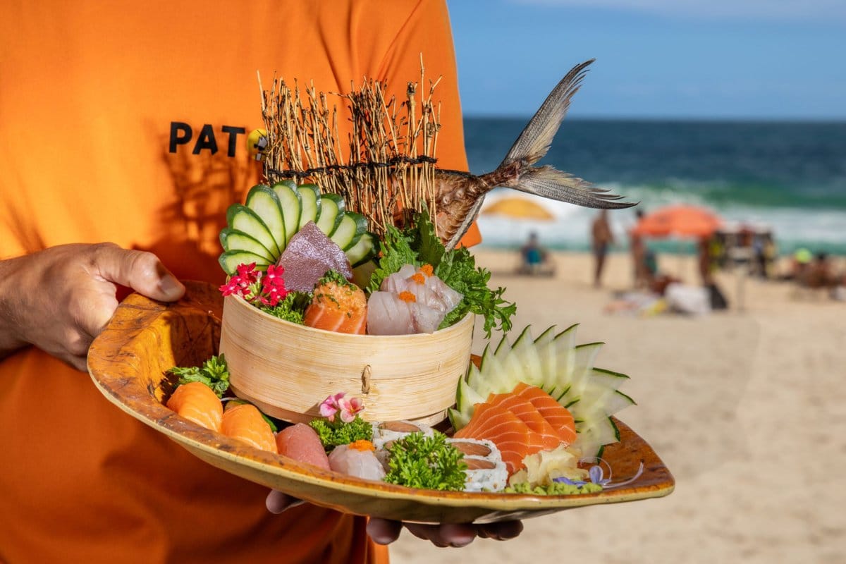 Pato New Year’s Eve lights up Leblon