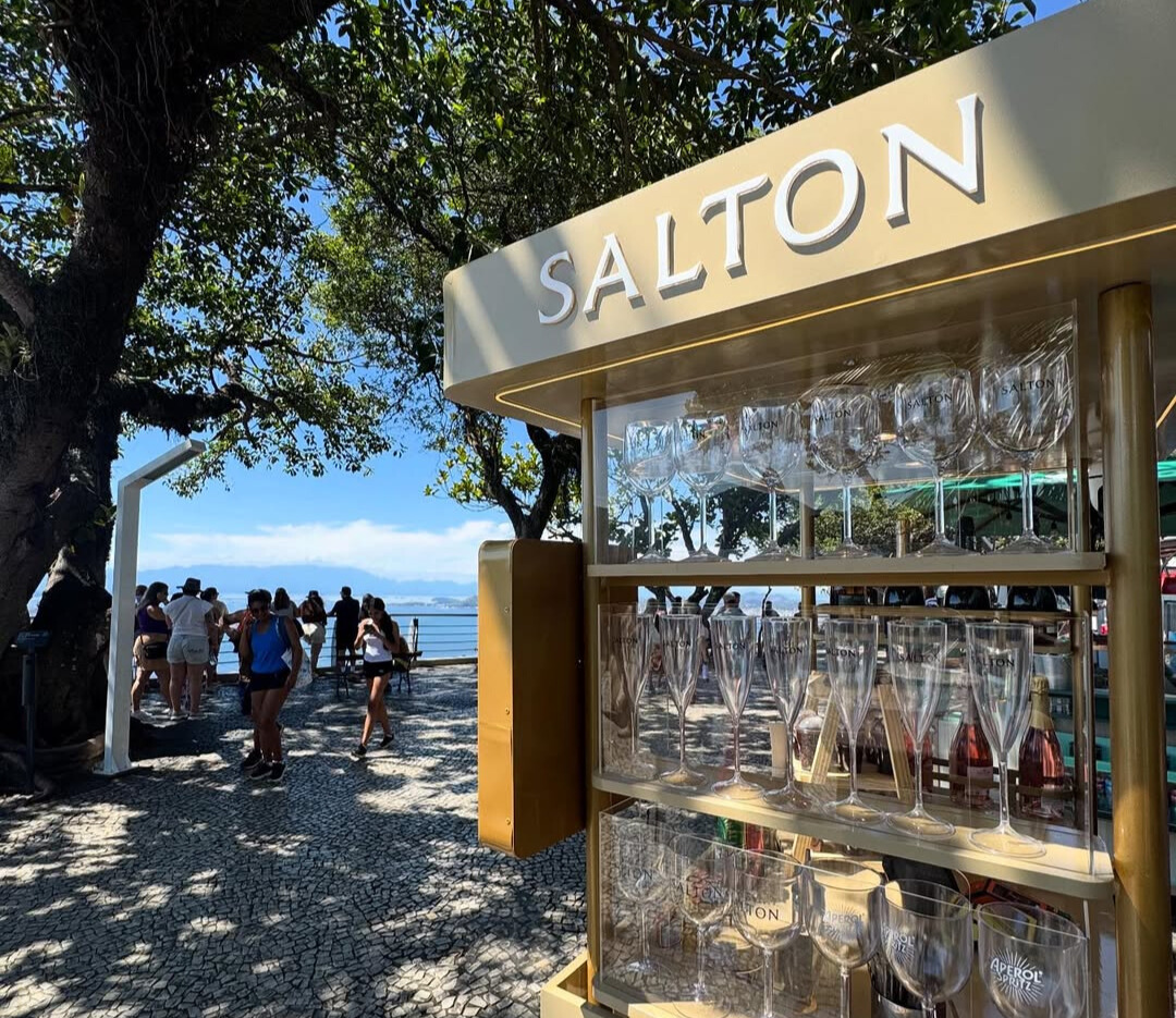 Salton opens kiosk at Sugarloaf cable car