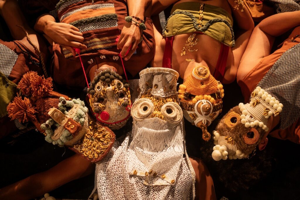 Cia Forè premieres “Cabaças – Memórias Umzimba” at Sesc 24 de Maio Cia Forè premieres “Cabaças – Memórias Umzimba” at Sesc 24 de Maio