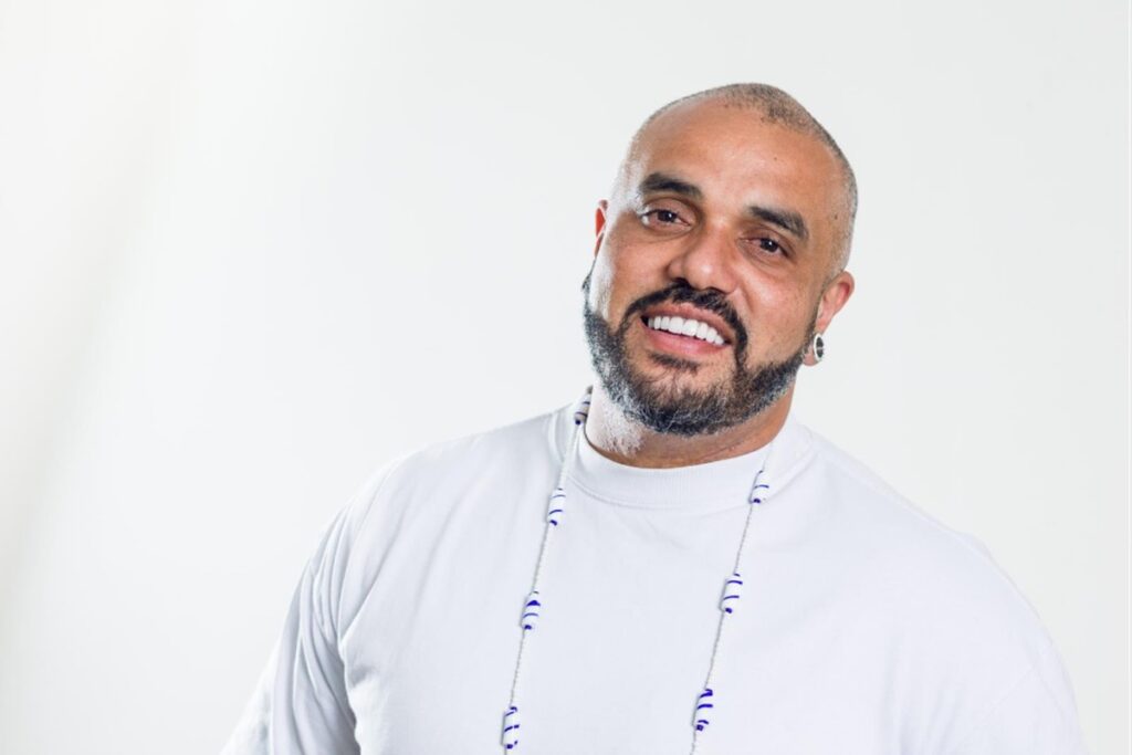 Dilemba brings “Tudo que Sou” show with Aweto band to Sesc 24 de Maio Dilemba brings “Tudo que Sou” show with Aweto band to Sesc 24 de Maio