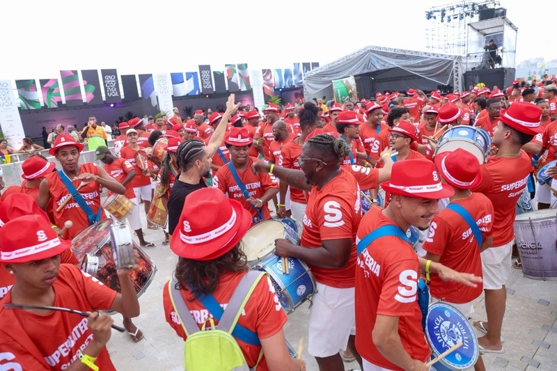 Super Bateria quebra recorde mundial com 1.243 ritmistas!