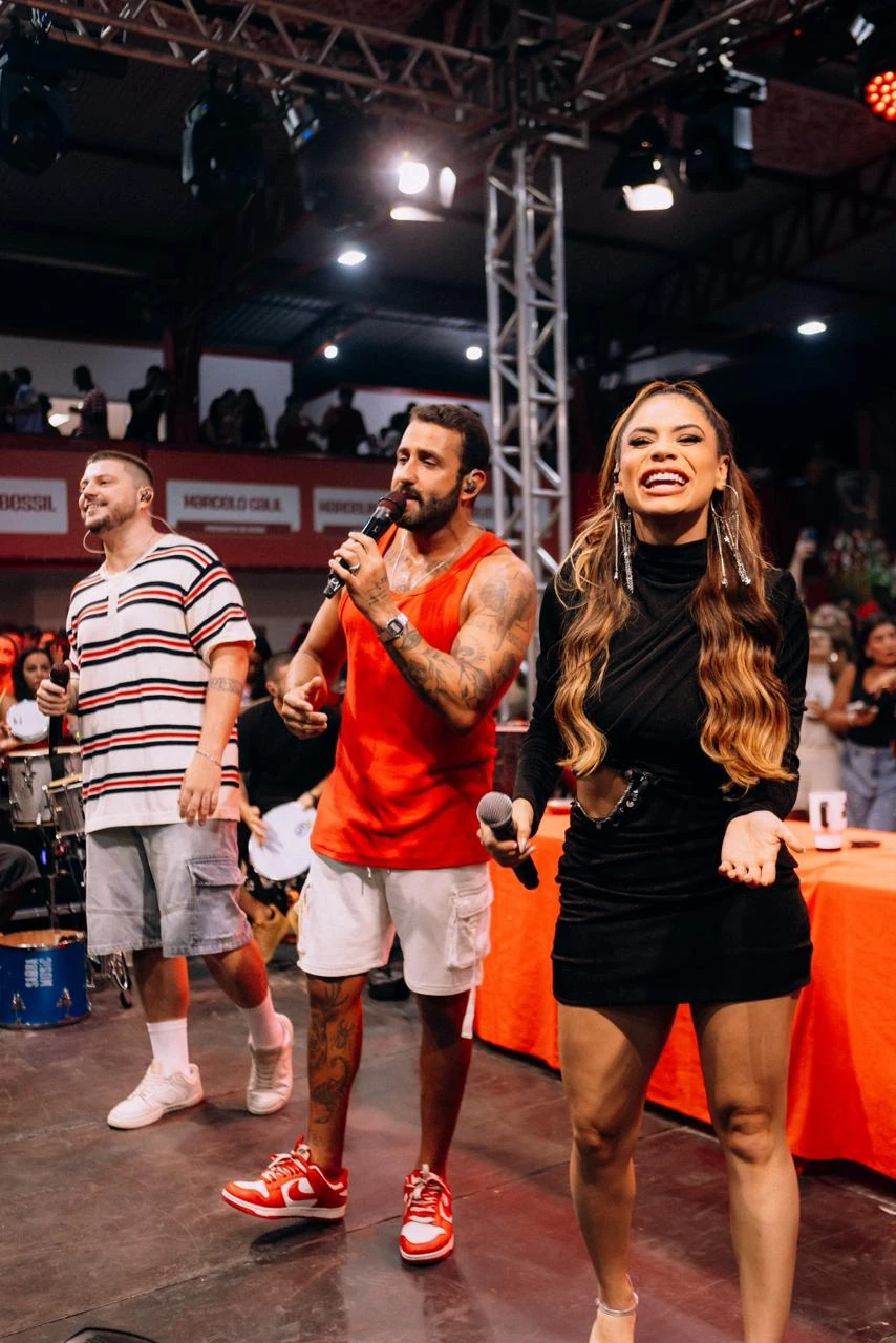 Lexa troca o funk pelo pagode  na Quadra da Viradouro