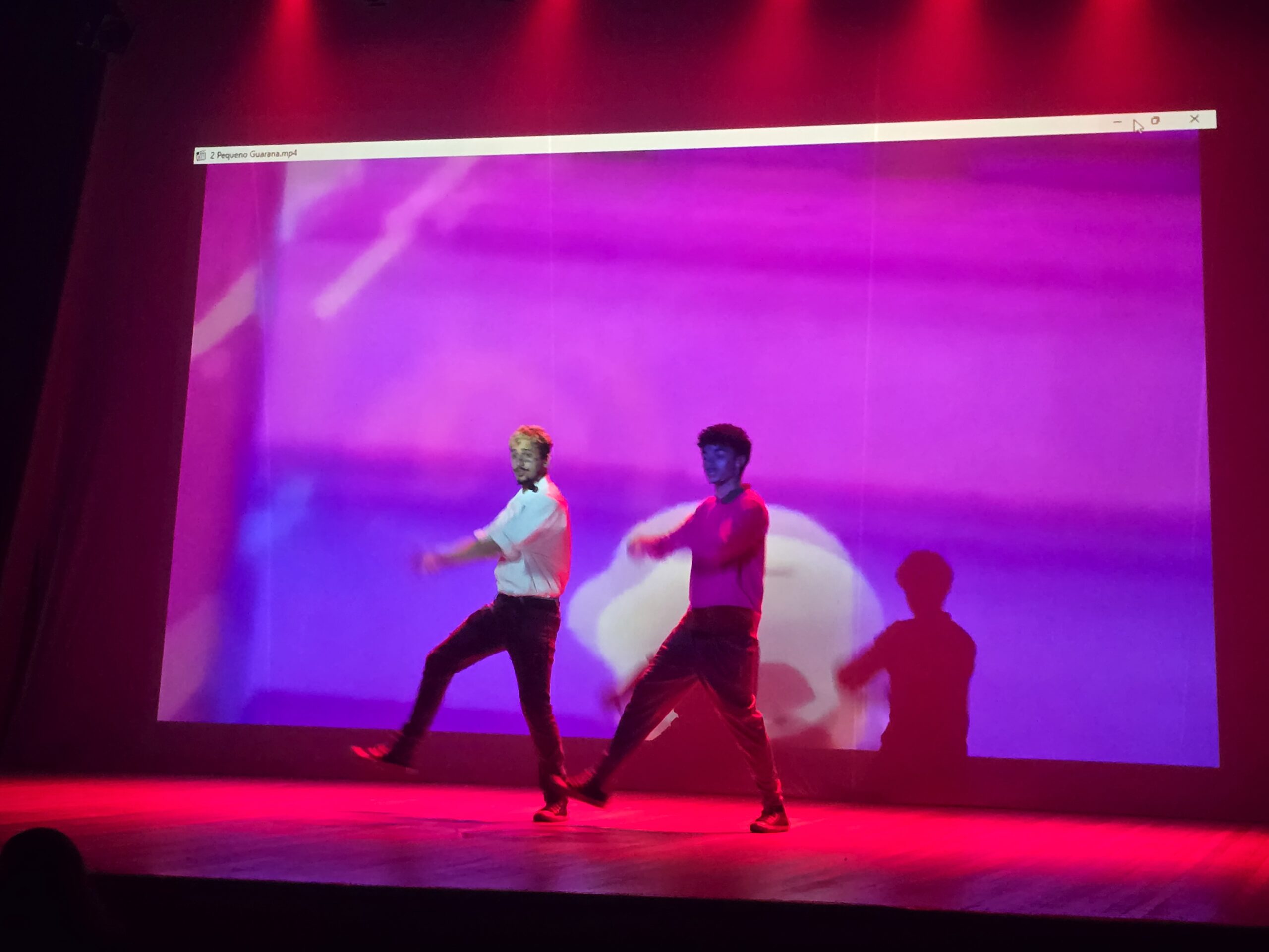 Meninas do K-Pop: Espetáculo Vibrante no Rio 2 Meninas do K-Pop: Espetáculo Vibrante no Rio