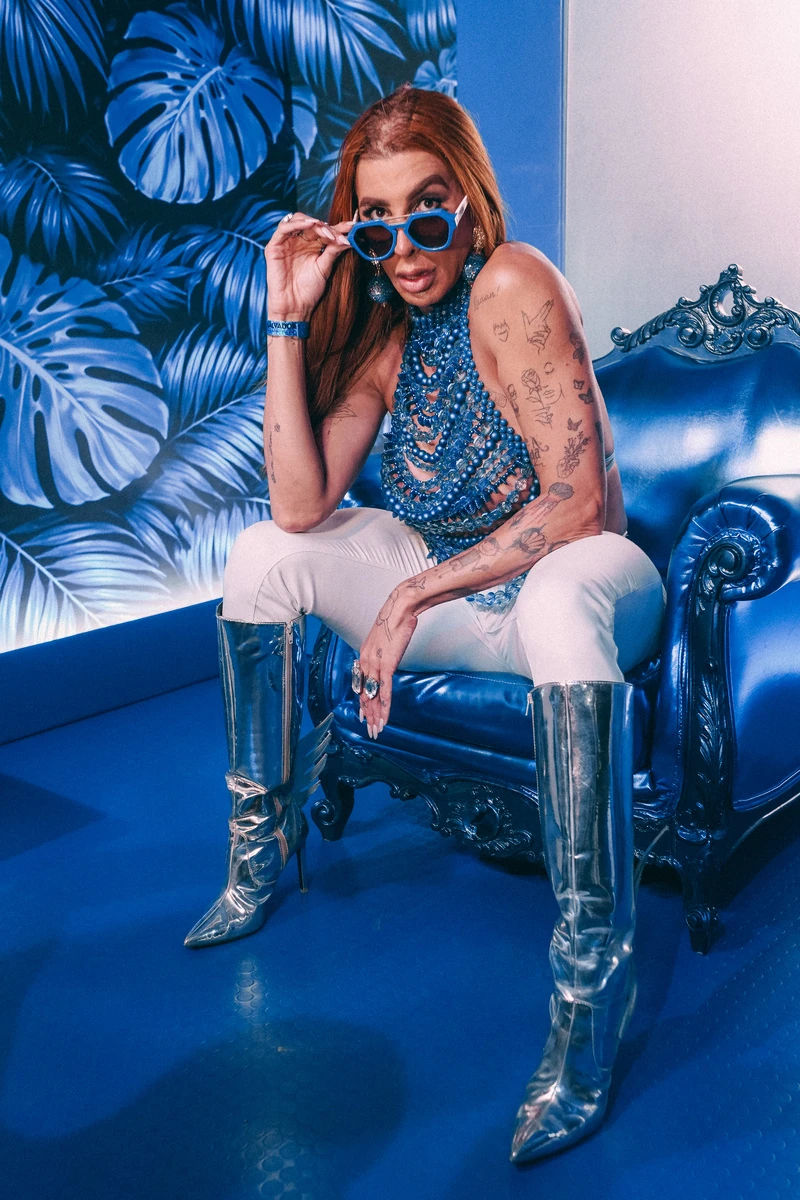 Ex-BBBs invadem estande da TIM no Festival de Salvador