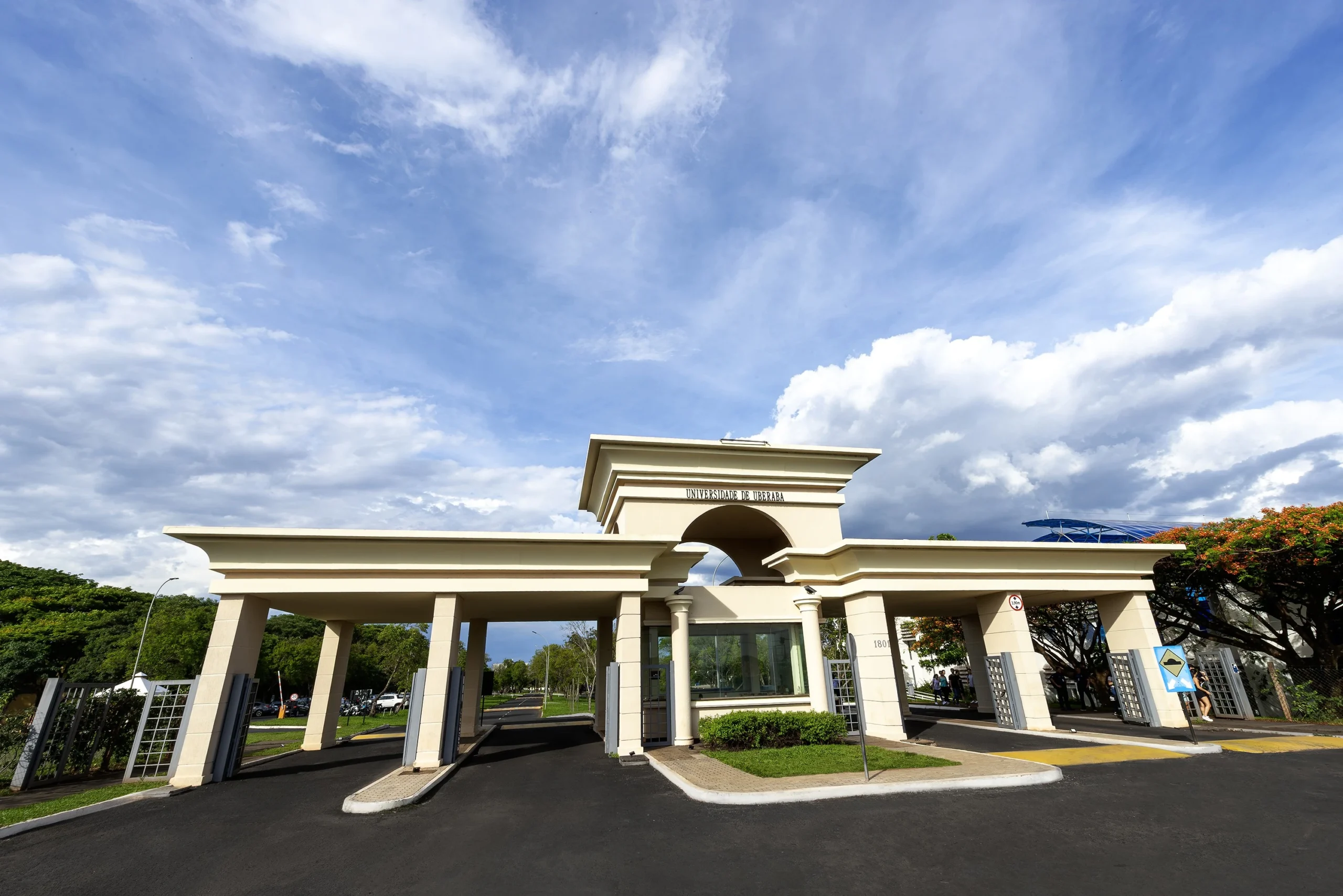 Dia da Universidade: o que muda entre universidade e faculdade