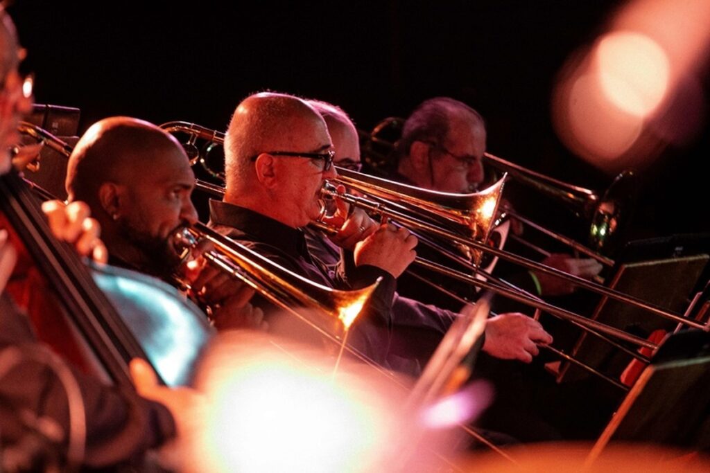 Big Band da Brasil Jazz Sinfônica leva MPB ao Blue Note SP