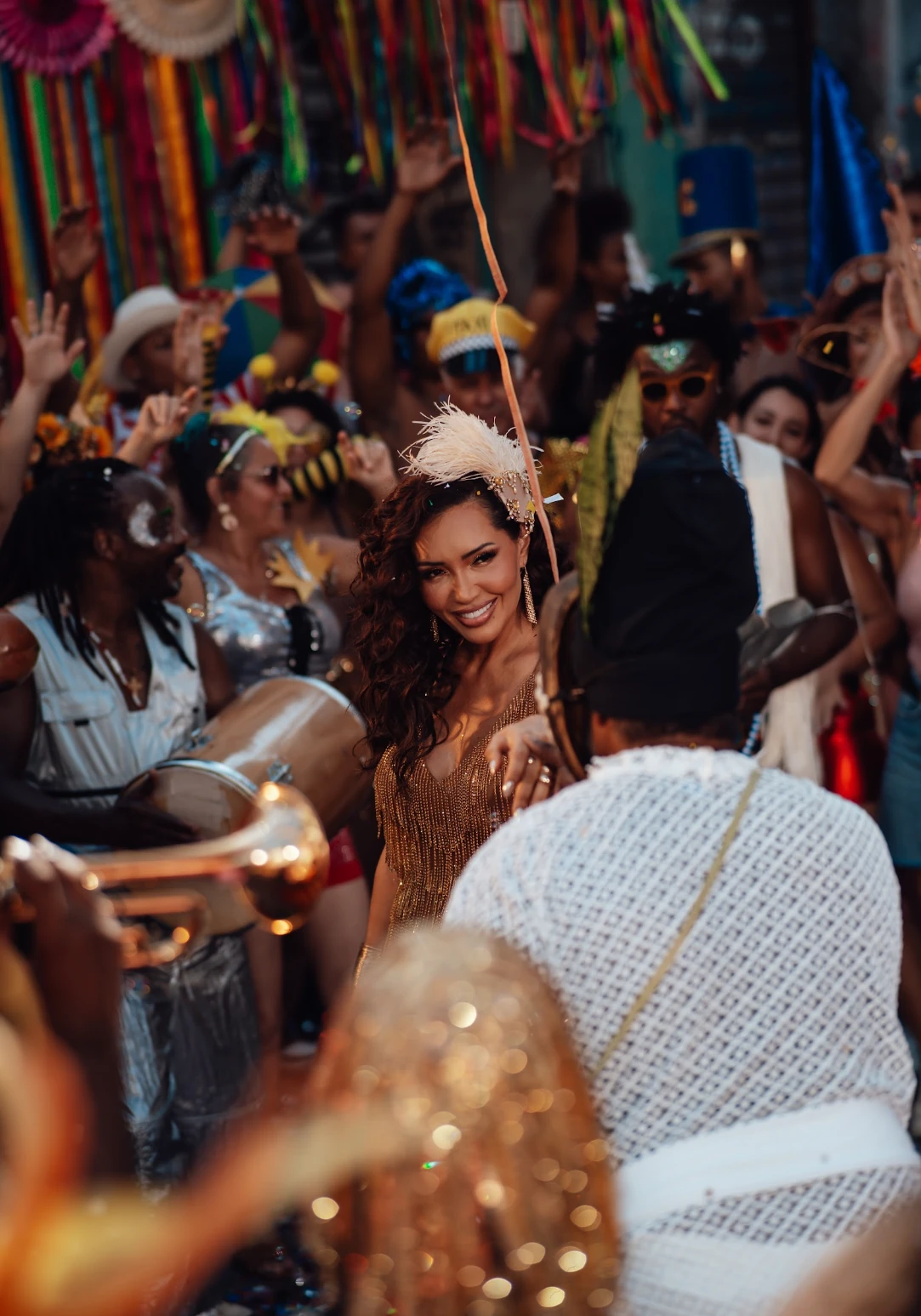 Karinah lança “Ripiei” e transforma mirante em roda de samba