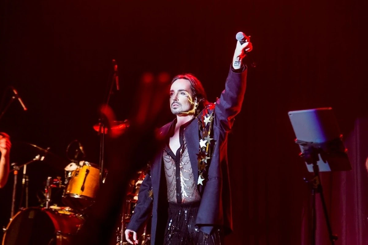 Johnny Hooker: Glitter e Protetor no Carnaval