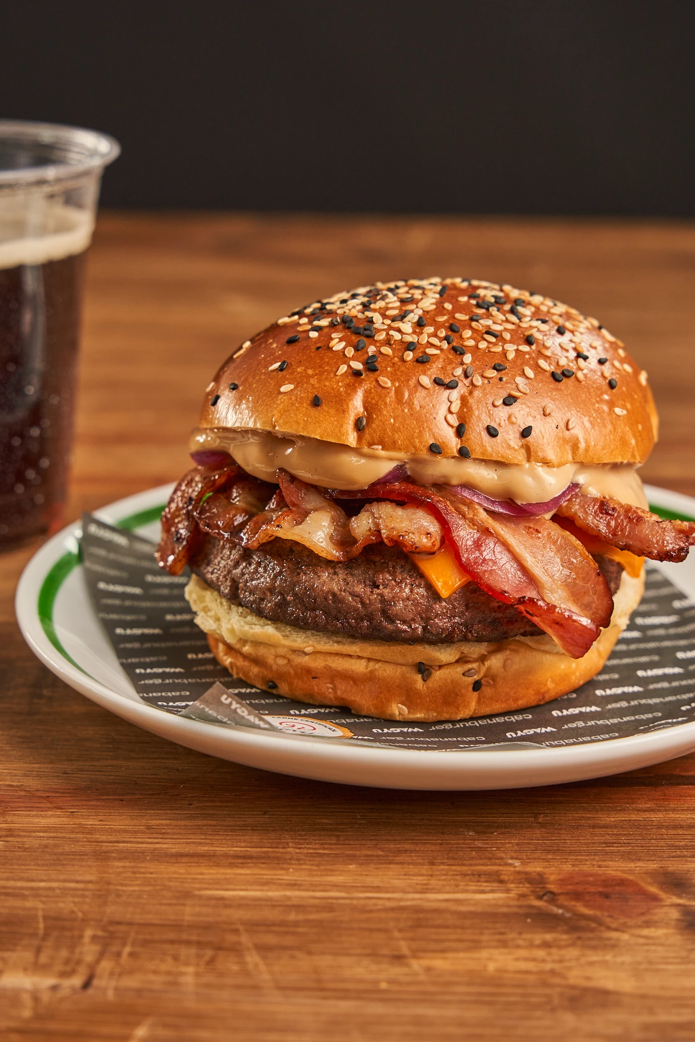 Blocos pedem pausa: Cabana Burger aposta no Hot e Wagyu