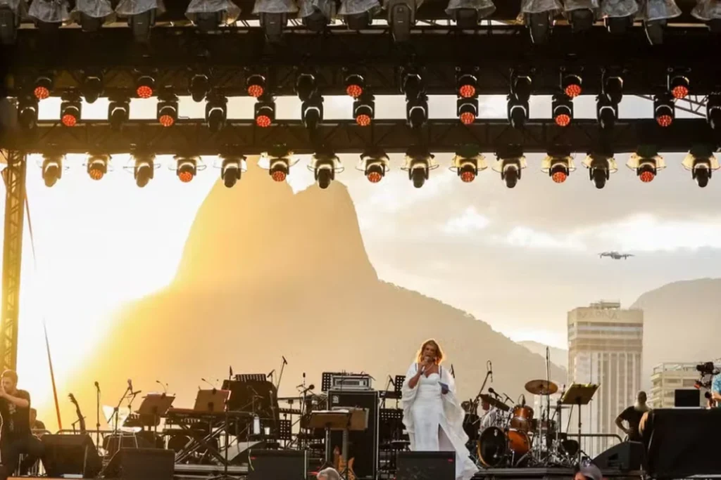PRIO leva orquestra à praia e choca Ipanema com cultura