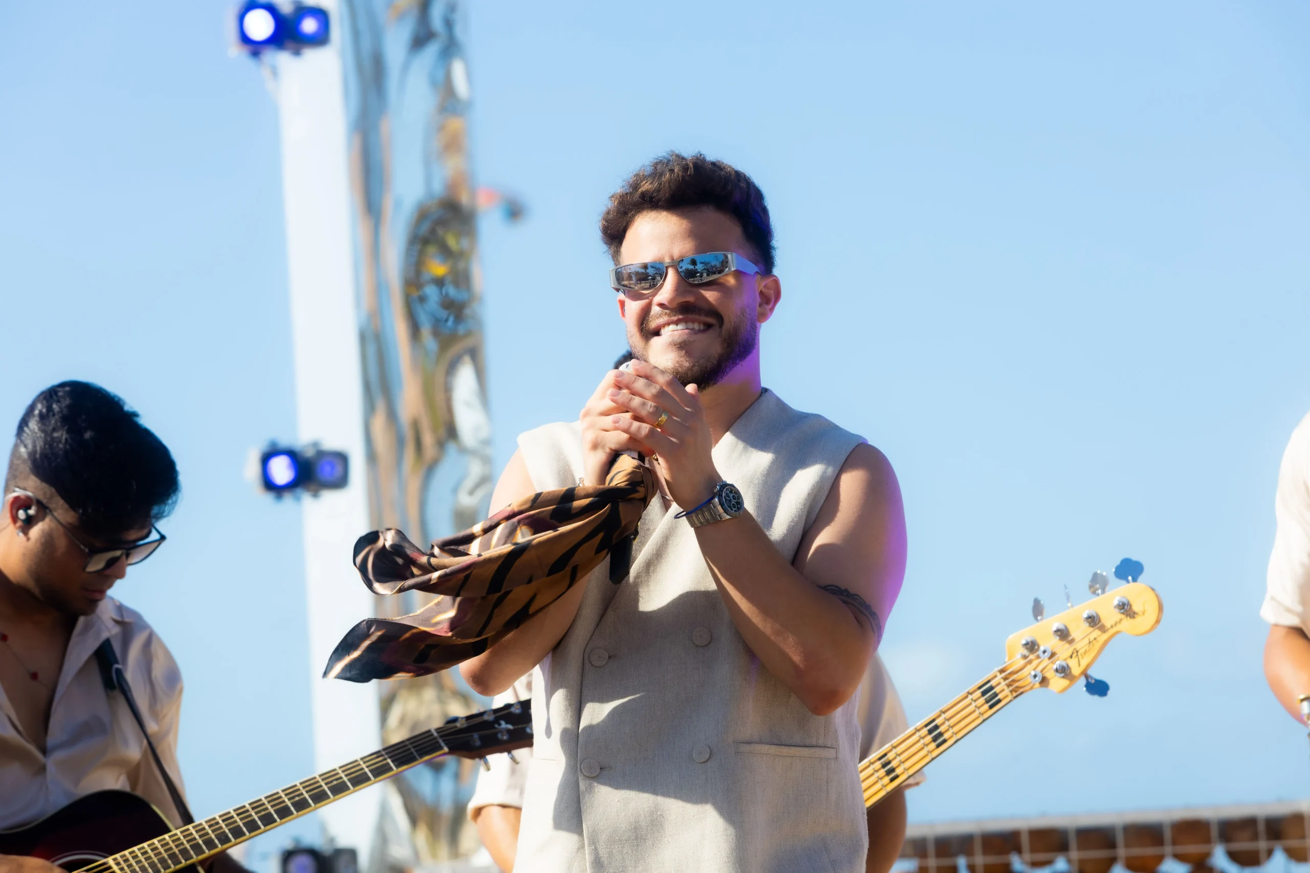 Matheus Fernandes leva seus hits ao Camarote N1 na Sapucaí