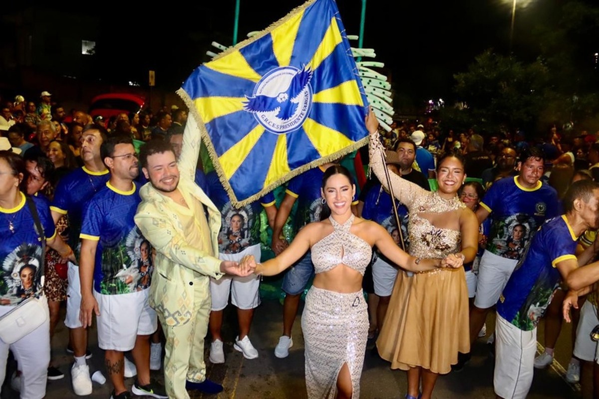 Isabelle Nogueira joins Presidente Vargas street rehearsal