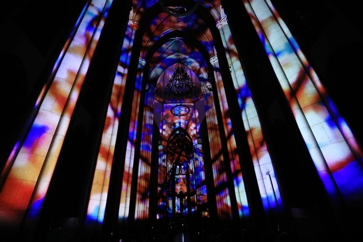 LUMINISCENCE estreia na Sé e transforma a catedral em luz