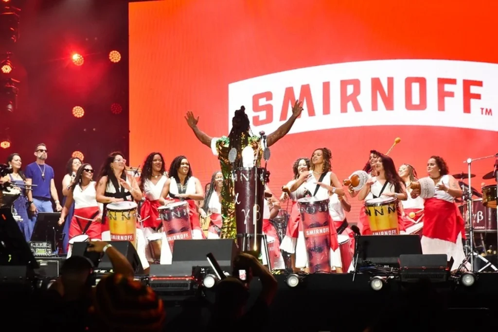 Smirnoff estica show de Brown e leva Caipiroska ao palco