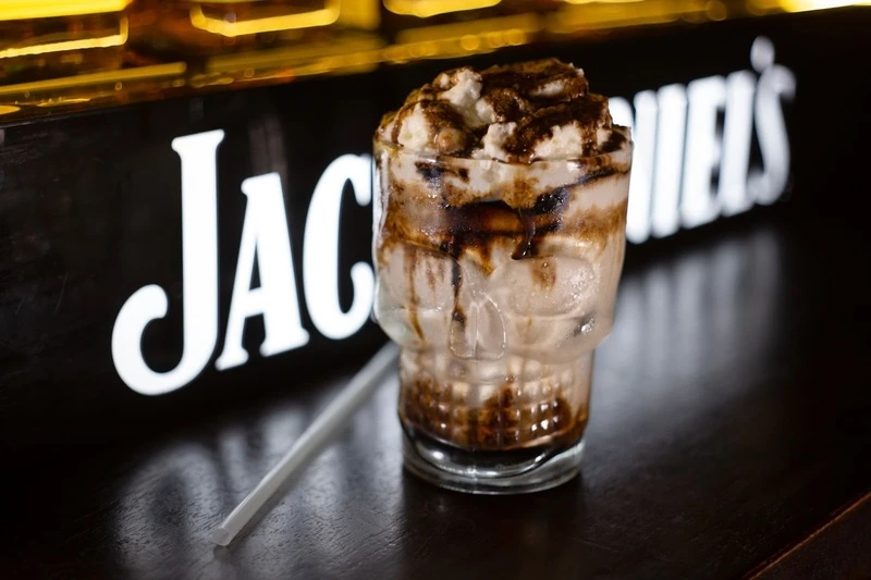 Milkshake com rum e Jack: o verão do Cão Véio