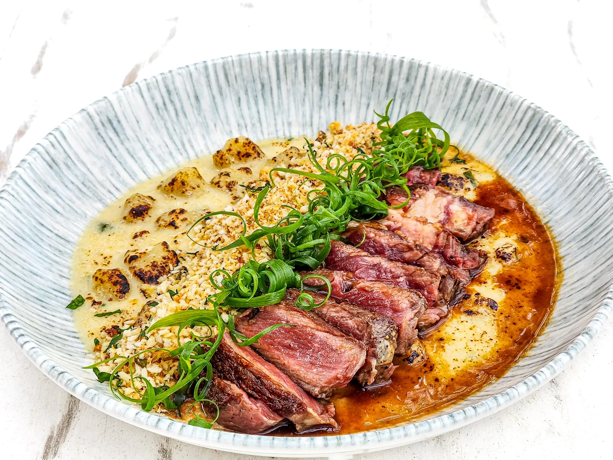 Anexo Praia Búzios surpreende com pastéis suculentos e caipis exóticos