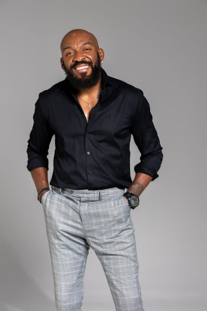 Almir Sings Guineto honors 80 years