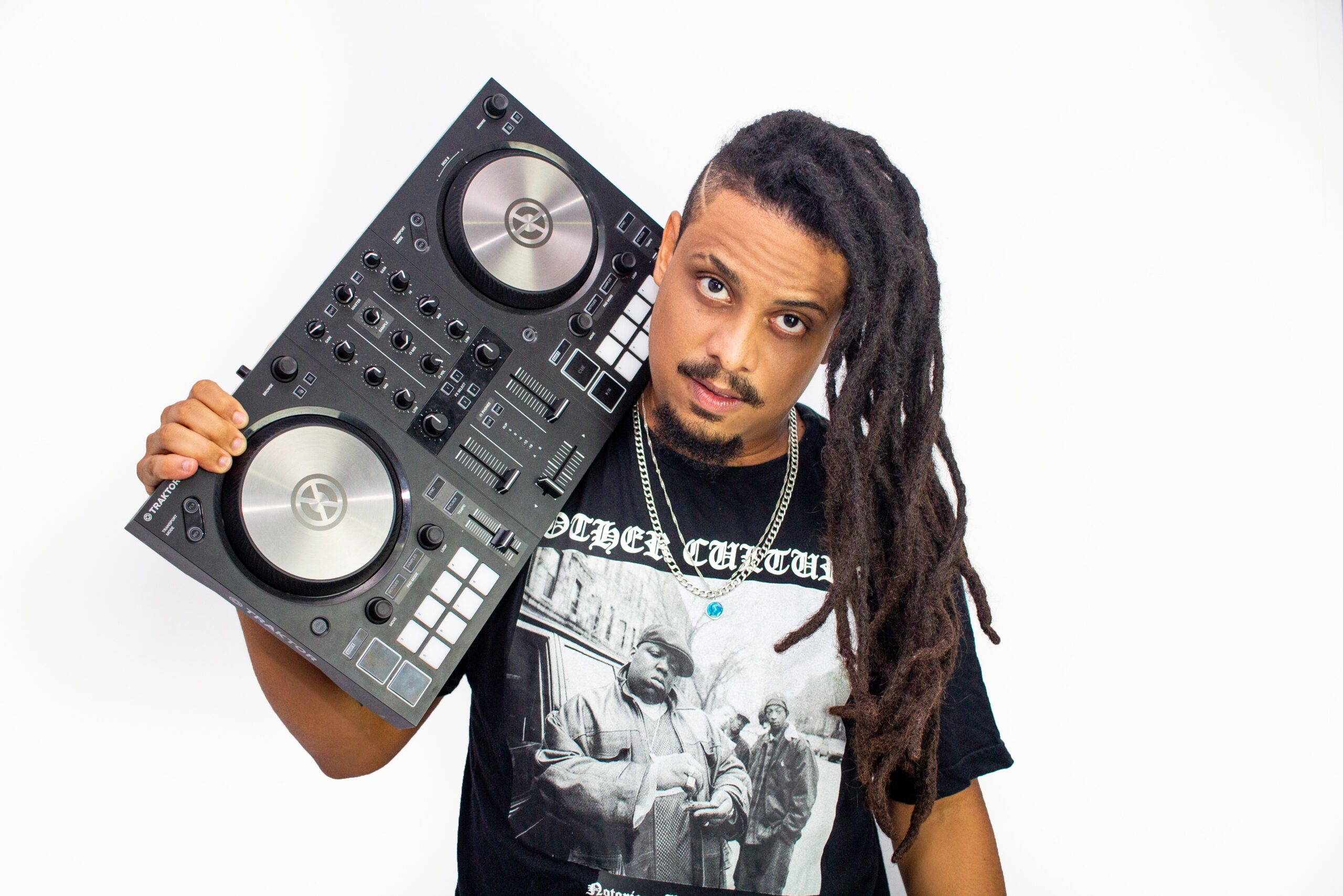 Verano en BOMBAR: Álvaro Réu y O Poeta agitan Salvador 1 Verano en BOMBAR: Álvaro Réu y O Poeta agitan Salvador