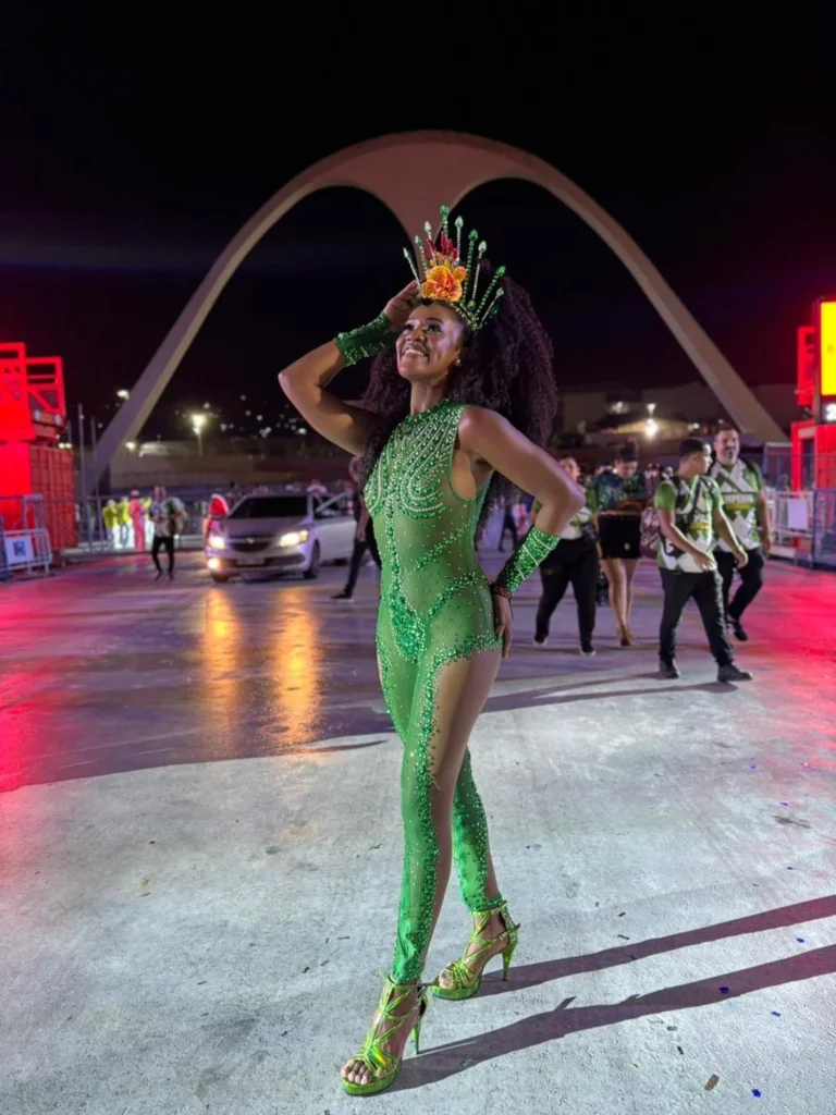 Andressa Fonseca brilha como Princesa do Império Serrano