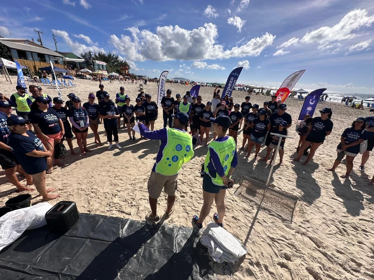 Una colilla envenena 500L: Blitz en Bombinhas