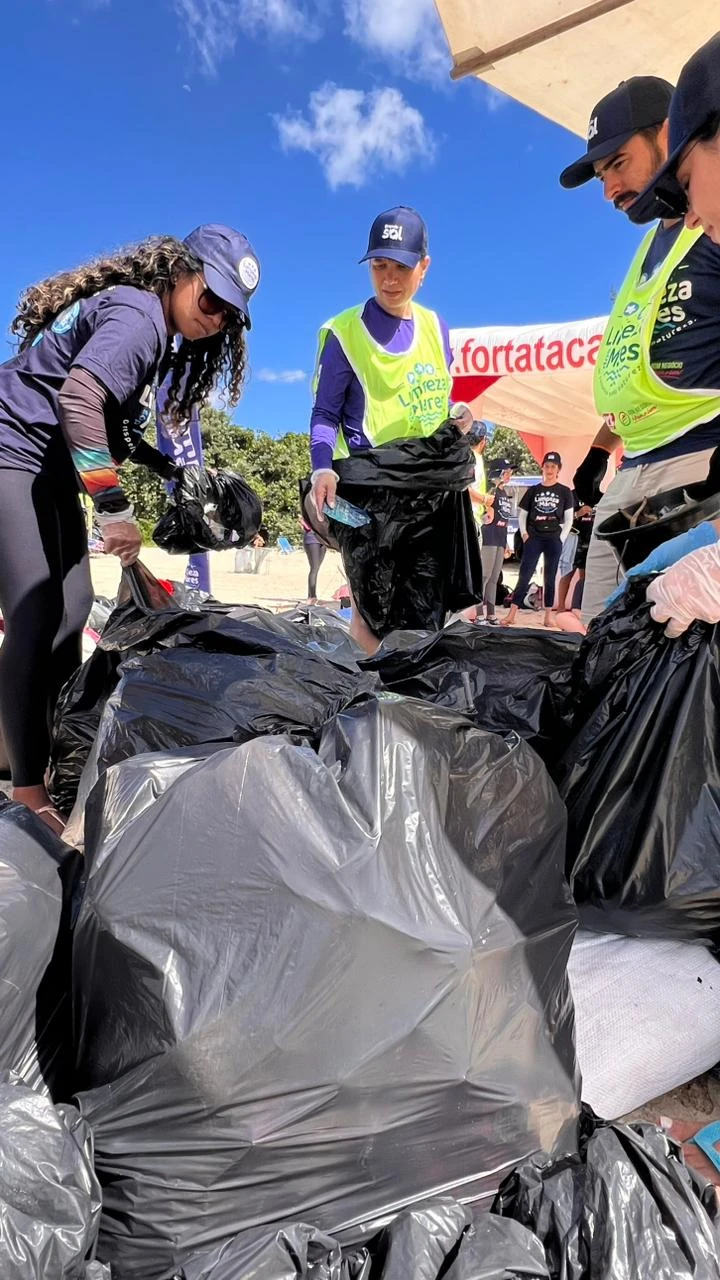 Una colilla envenena 500L: Blitz en Bombinhas