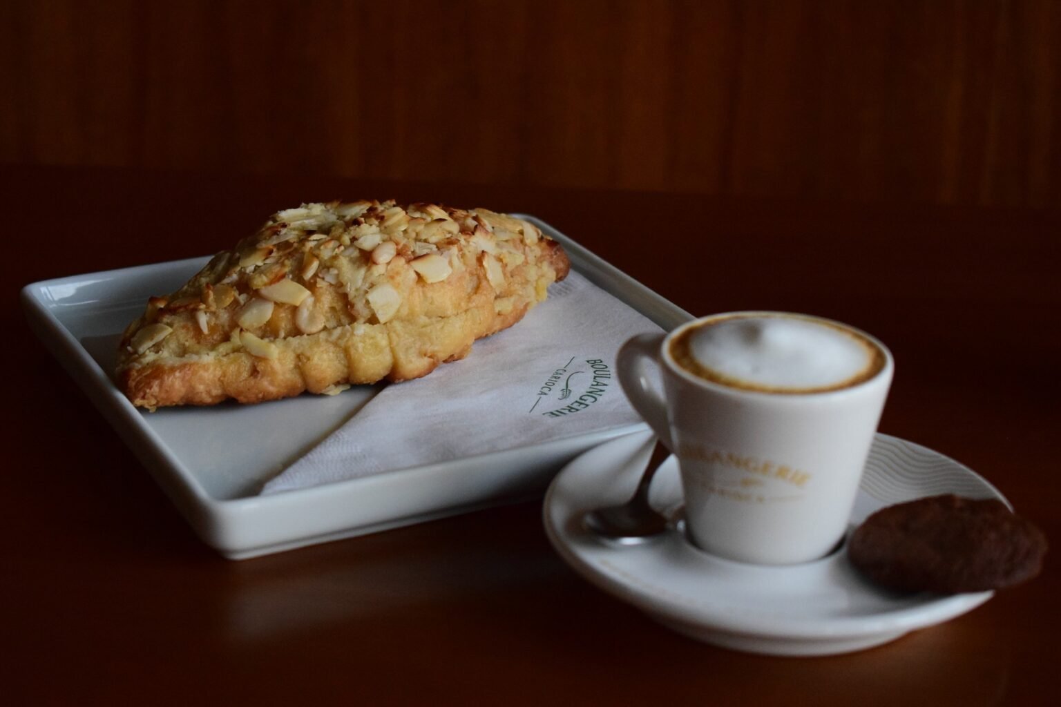 Boulangerie Carioca croissant e cafe divulgacao