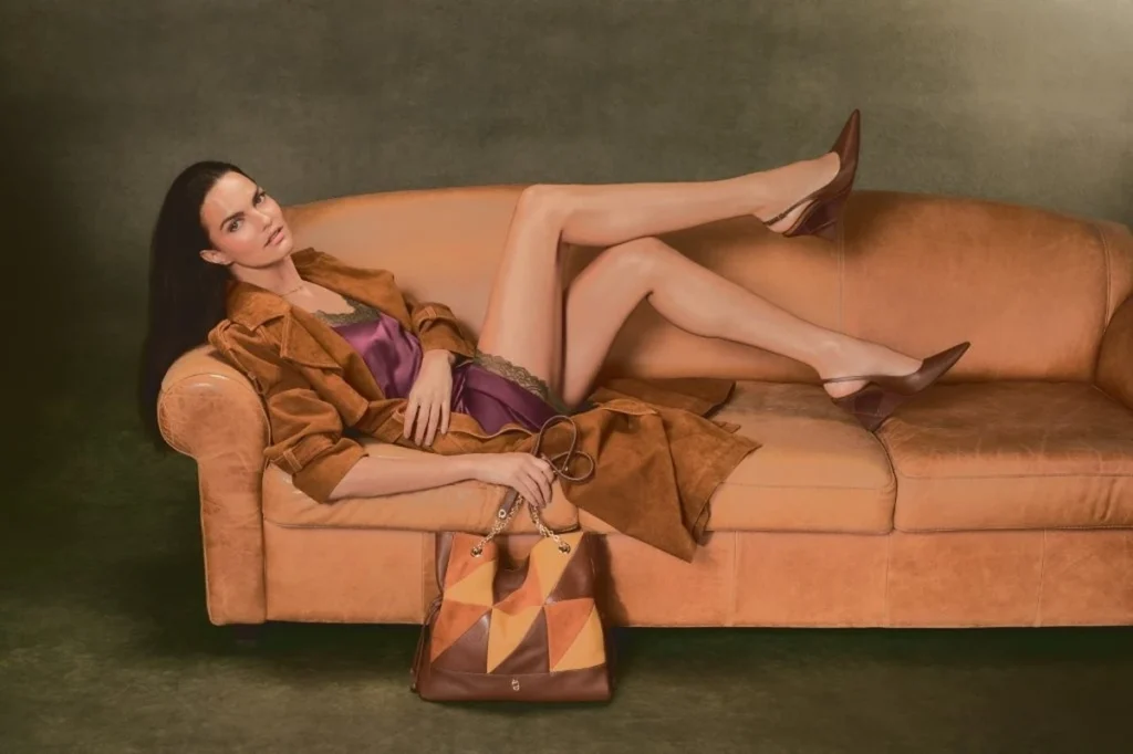 Corello une patchwork e couro argentino no Pre-Fall 26 Corello une patchwork e couro argentino no Pre-Fall 26