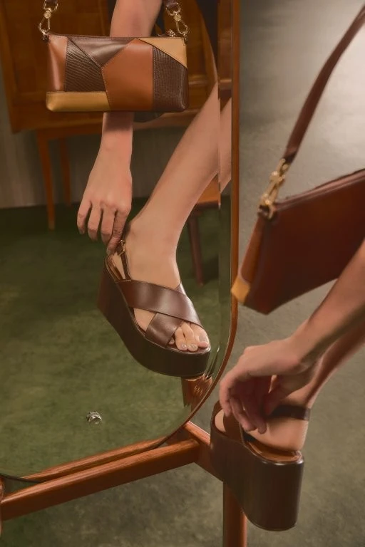 Corello une patchwork e couro argentino no Pre-Fall 26 17 Corello une patchwork e couro argentino no Pre-Fall 26