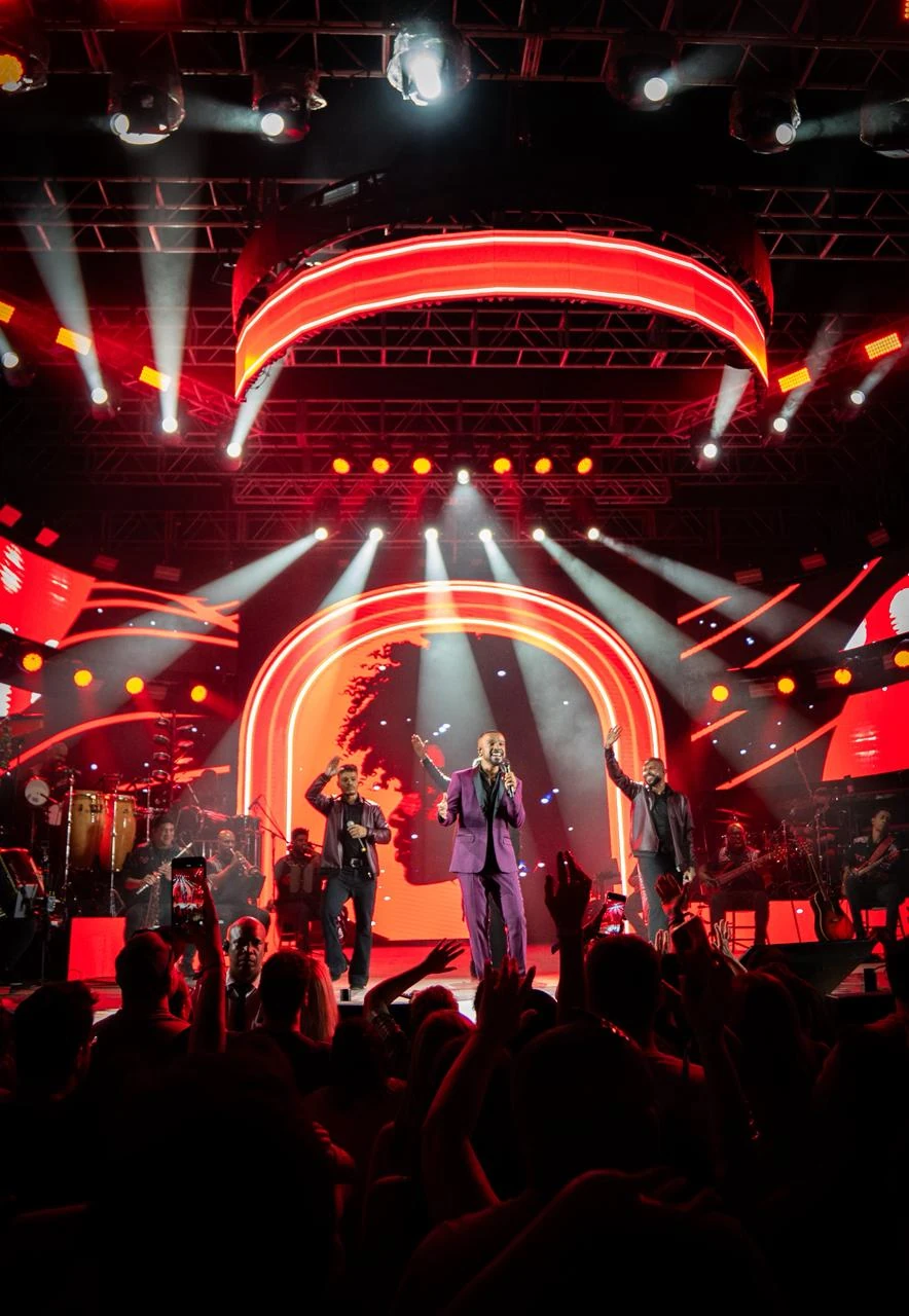 Alexandre Pires estreia Praia Mavsa e abre o verão 2026