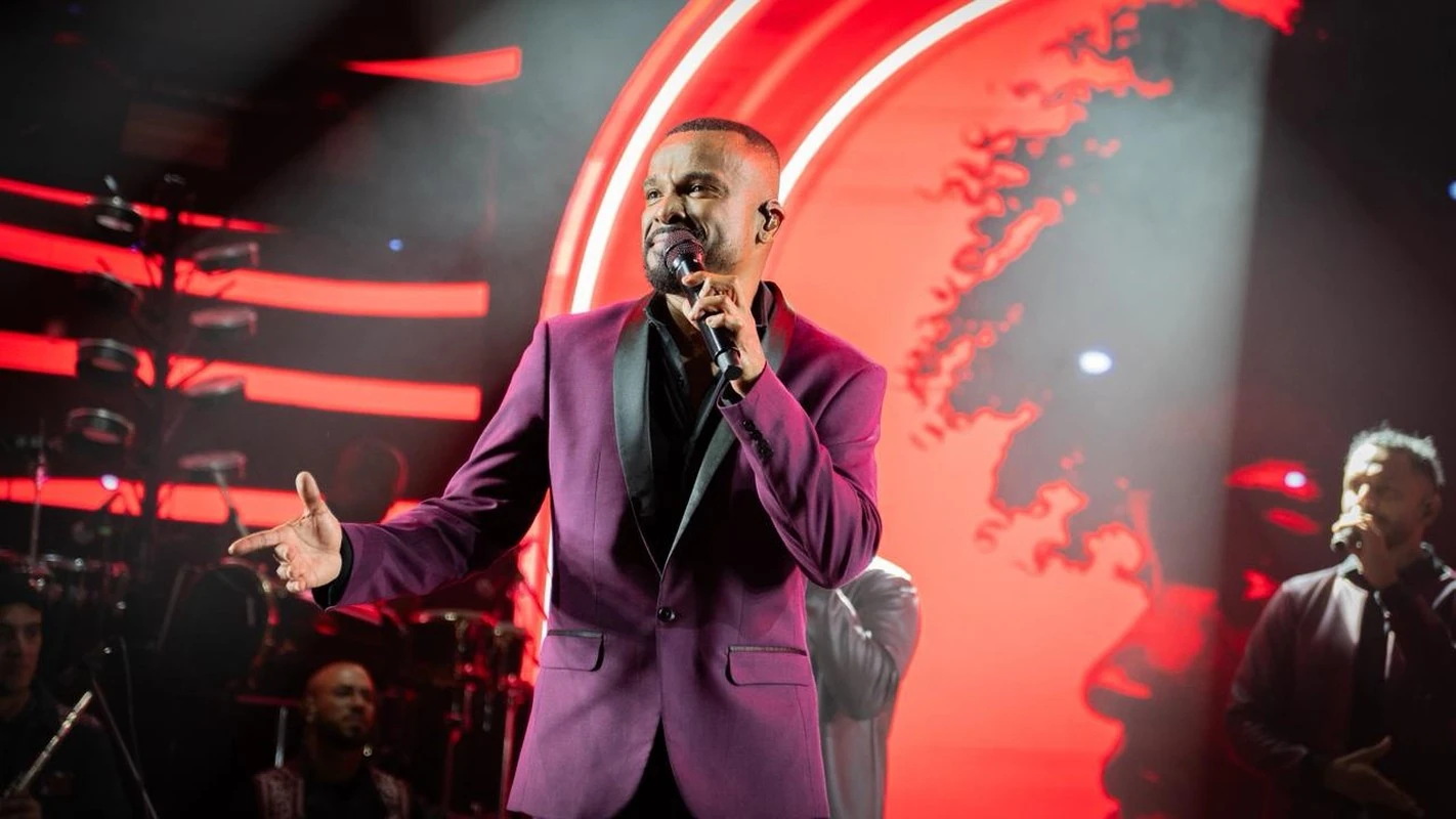 Alexandre Pires estreia Praia Mavsa e abre o verão 2026