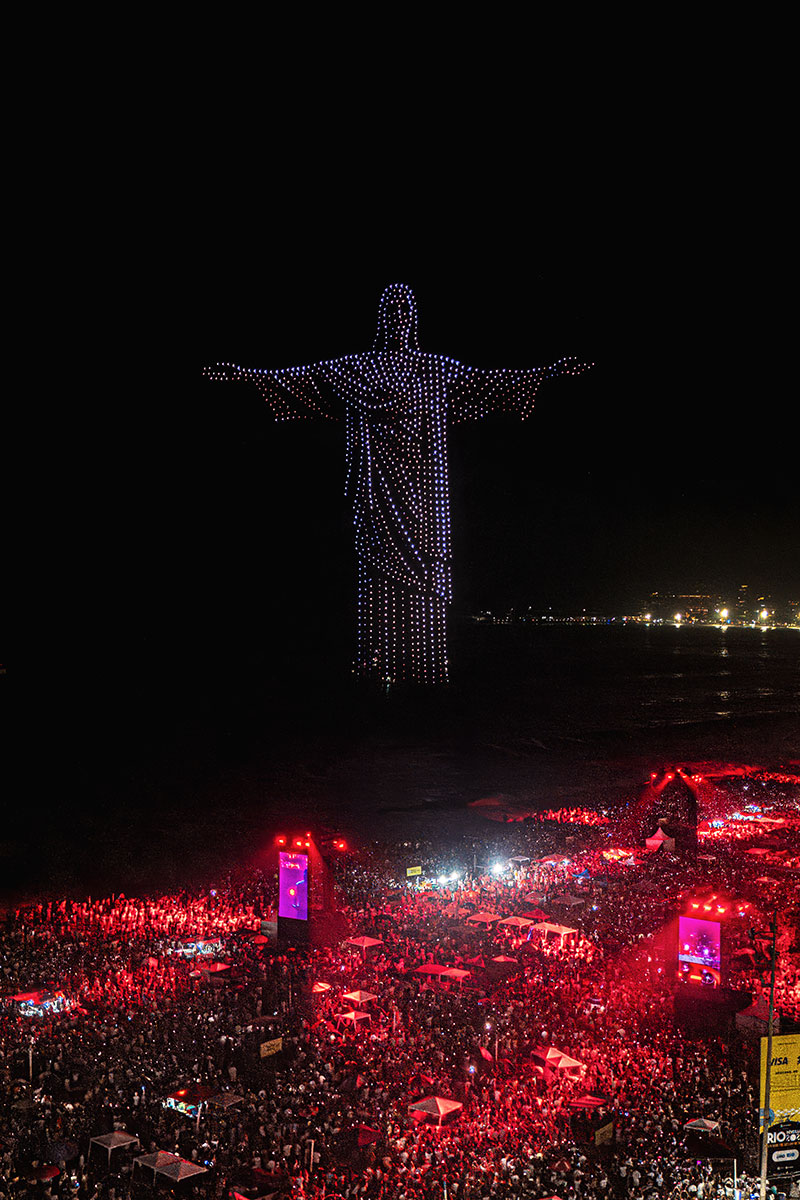 Alok hace historia con show de drones en Copacabana