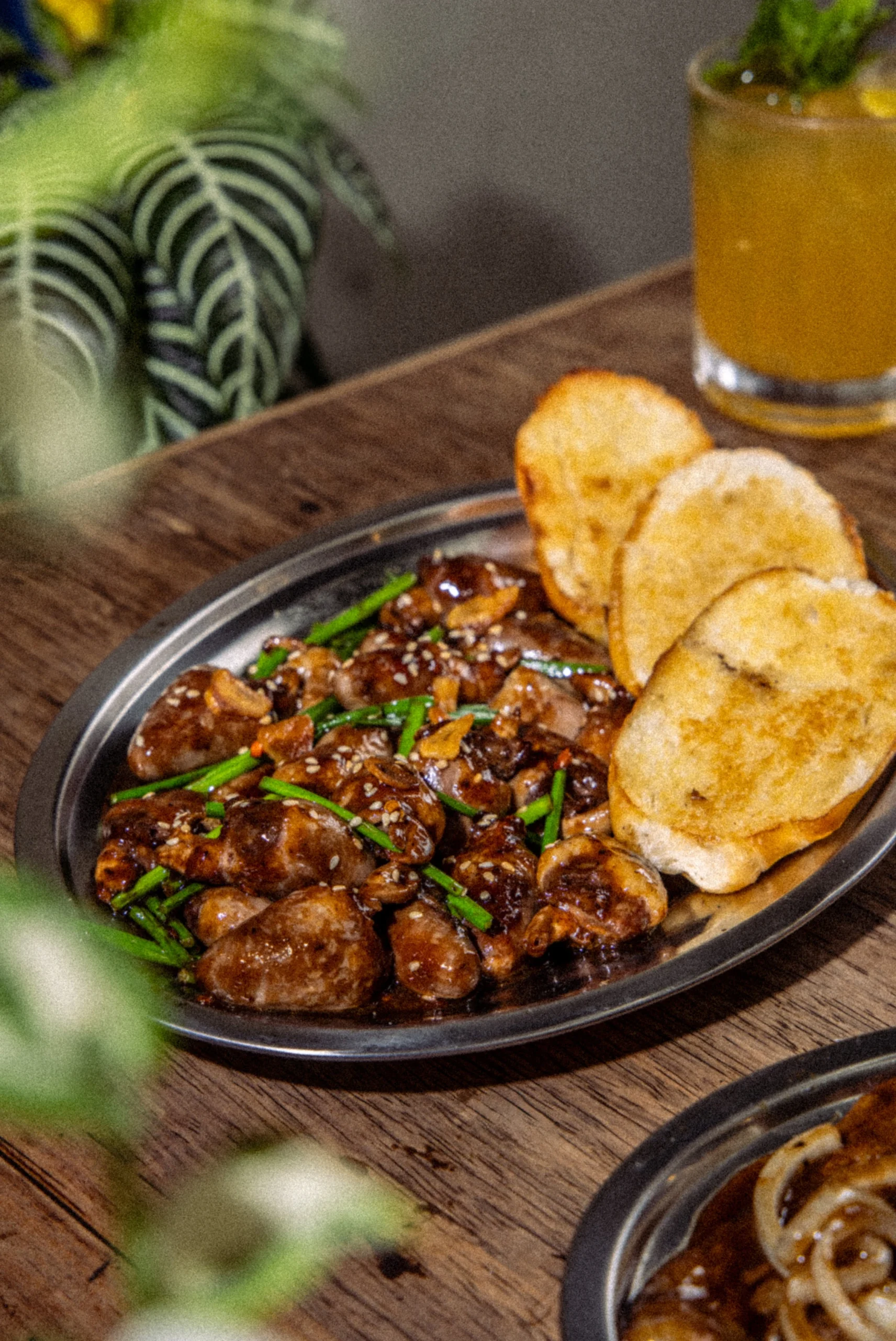 Curadoria & Bar Saudade faz 1 ano com Lasai e Bar da Gema