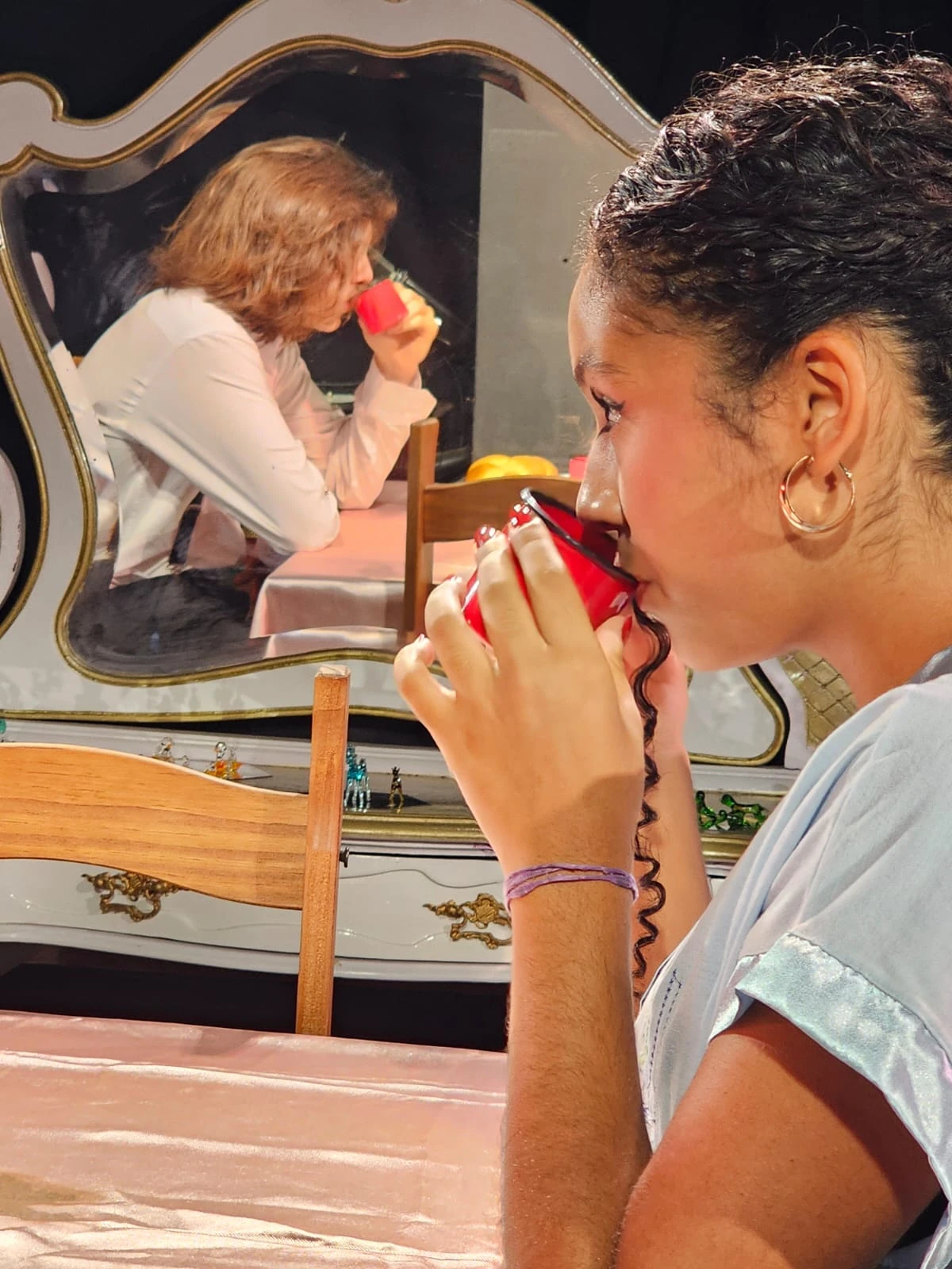 Teatro da Praça seleciona turma 2026 em aula prática