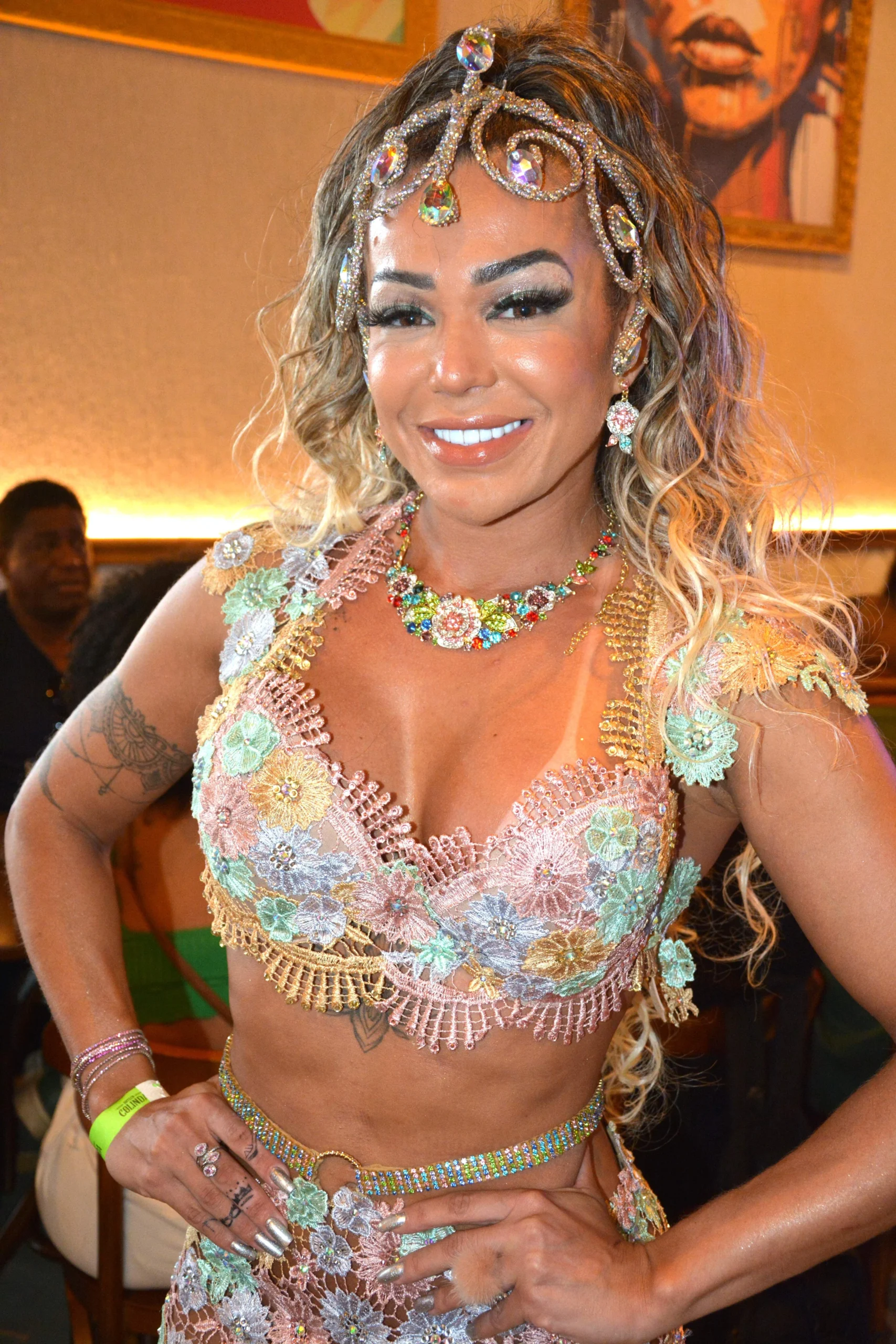 Banda dos Amigos abraça animais na folia