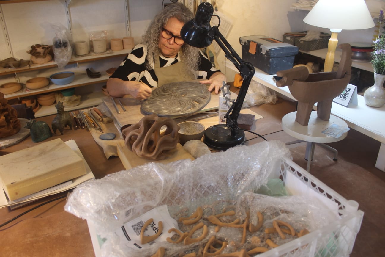 “Entre Núcleos”: esculturas inéditas em Florianópolis