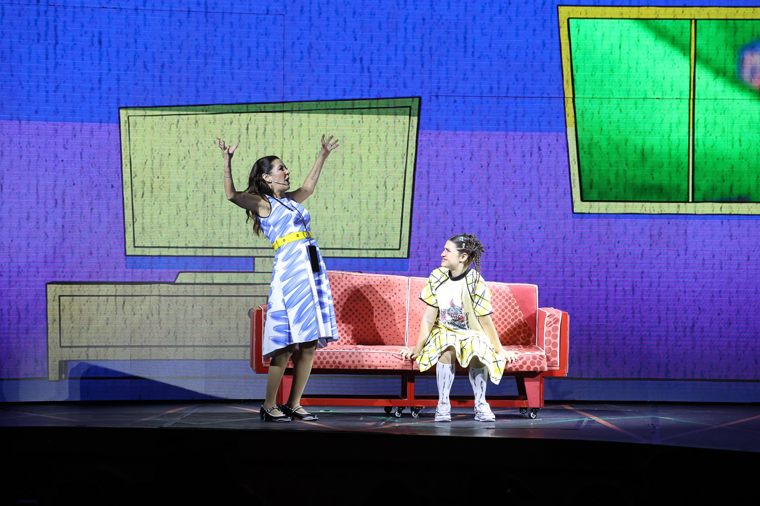 Stars pack Roxy for “Fala Sério, Mãe!” session